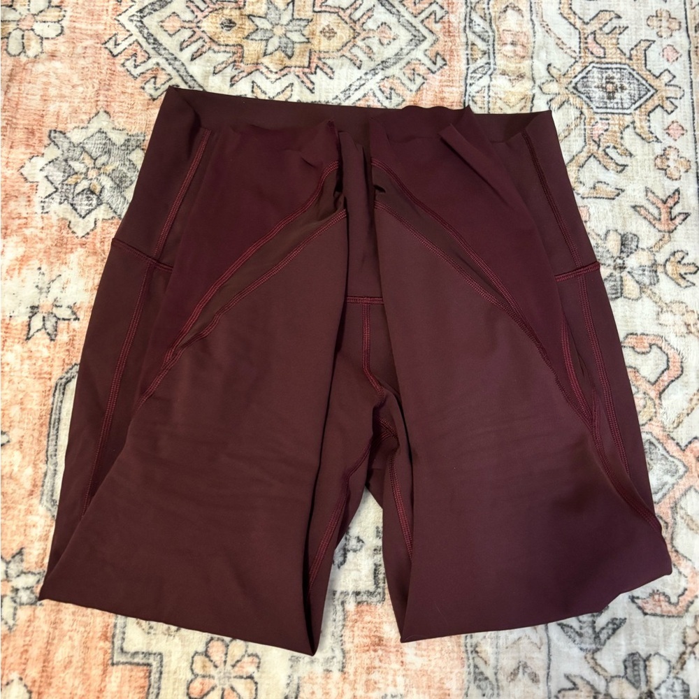Lululemon scallop hem high rise crop Size 8 - Picture 2 of 5